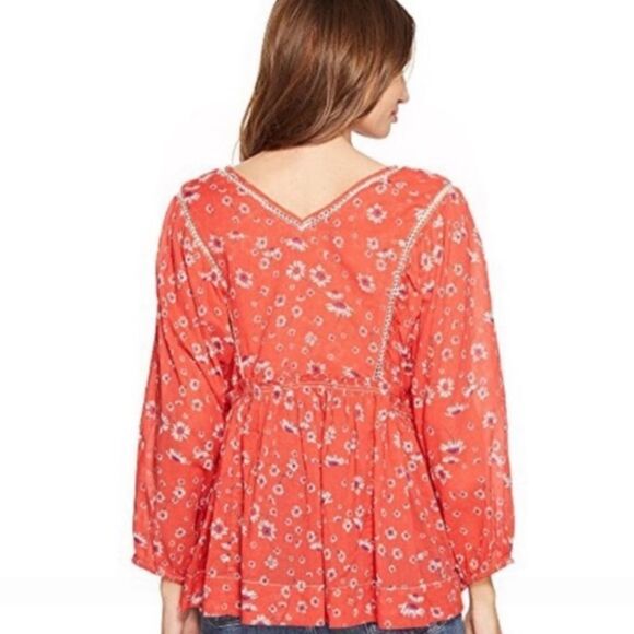 ✨ Free People daisy print red peasant blouse✨ - Picture 2 of 13